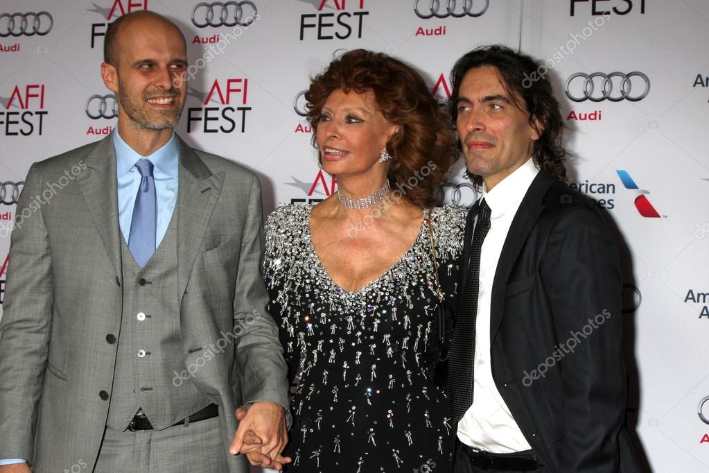 depositphotos_57967577-stock-photo-edoardo-ponti-sophia-loren-carlo