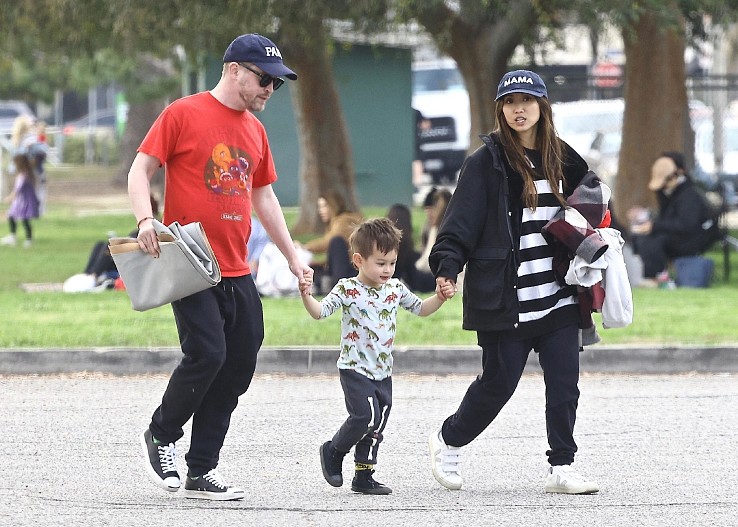 Sherman Oaks, CA  - *EXCLUSIVE*  - Macaulay Culkin and Brenda Song enjoyed a delightful family outing at the park, joined by their son Dakota Song Culkin. The trio embraced the outdoors, indulging in a game of soccer and creating cherished memories together.

Pictured: Macaulay Culkin, Brenda Song

BACKGRID USA 19 JANUARY 2024 

USA: +1 310 798 9111 / usasales@backgrid.com

UK: +44 208 344 2007 / uksales@backgrid.com

*UK Clients - Pictures Containing Children
Please Pixelate Face Prior To Publication*