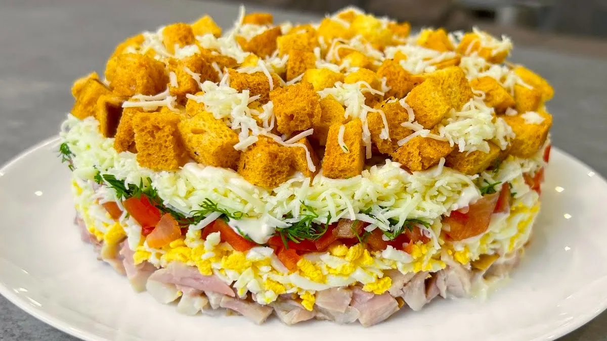 5 шарів за 190 грн — готую цей салат і на Різдво, і на Новий рік: настільки смачний, що хочеться з’їсти навіть тарілку