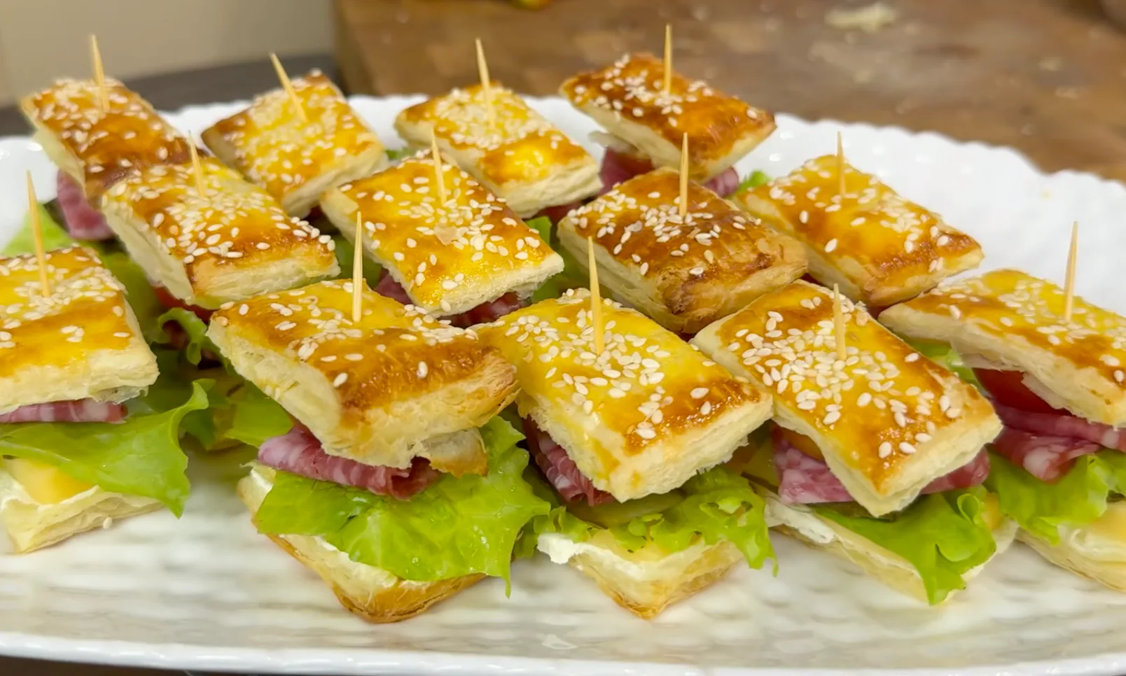 Листкове тісто і 5 хвилин! Закуска “Пʼятихвилинка” на свято: обожнюю цей рецепт