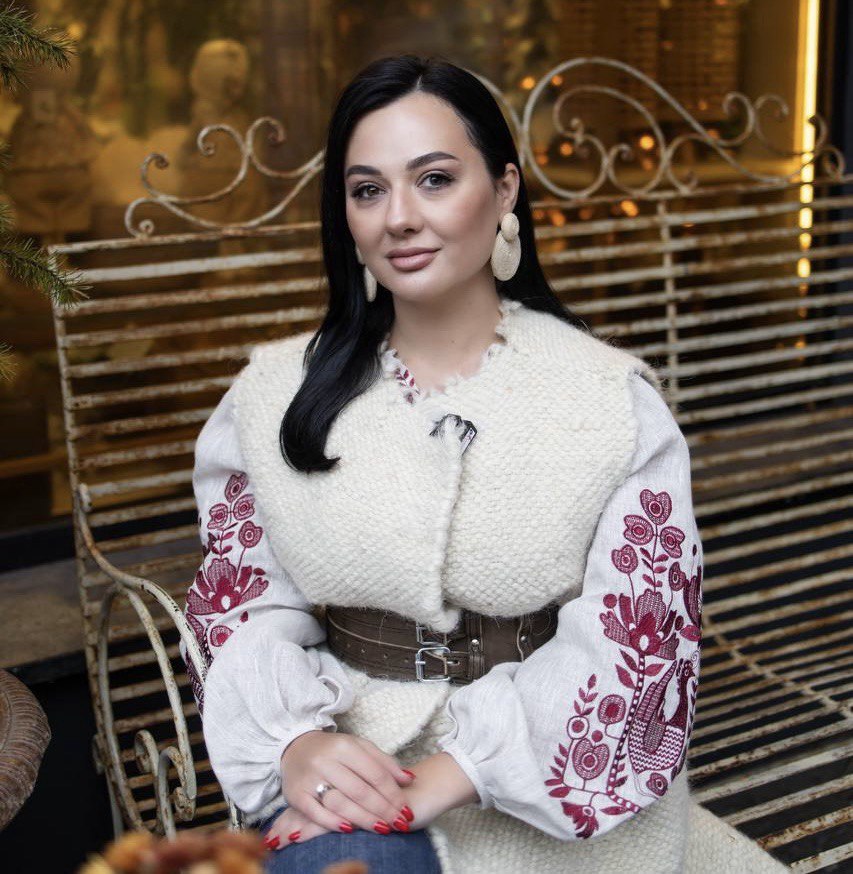 «Любов, як останній щит»: українські артисти та Юлія Барва прочитали вірш про найтемнішу зиму