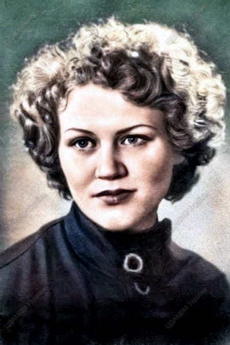 Ліна Костенко Біографія: Життя і Творчість Видатної Української Поетеси