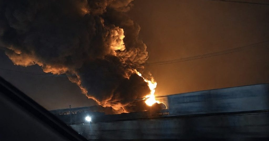 У Росії після атаки дронів горить Слов’янський НПЗ