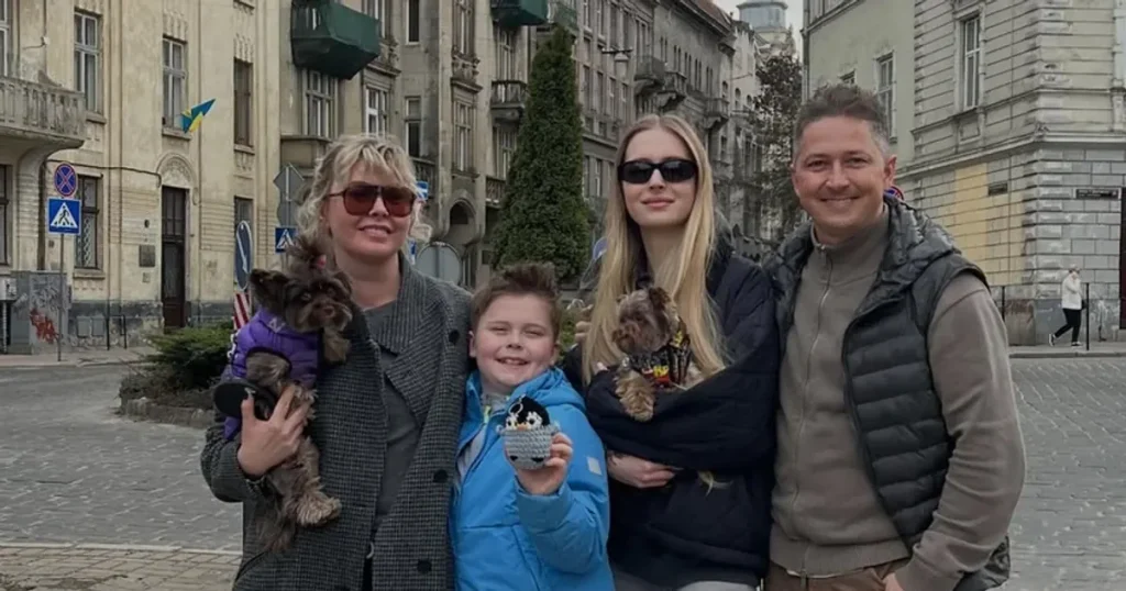 Олександр Педан замилував сімейними фото з дочкою і сином та звернувся до дружини в особливий день