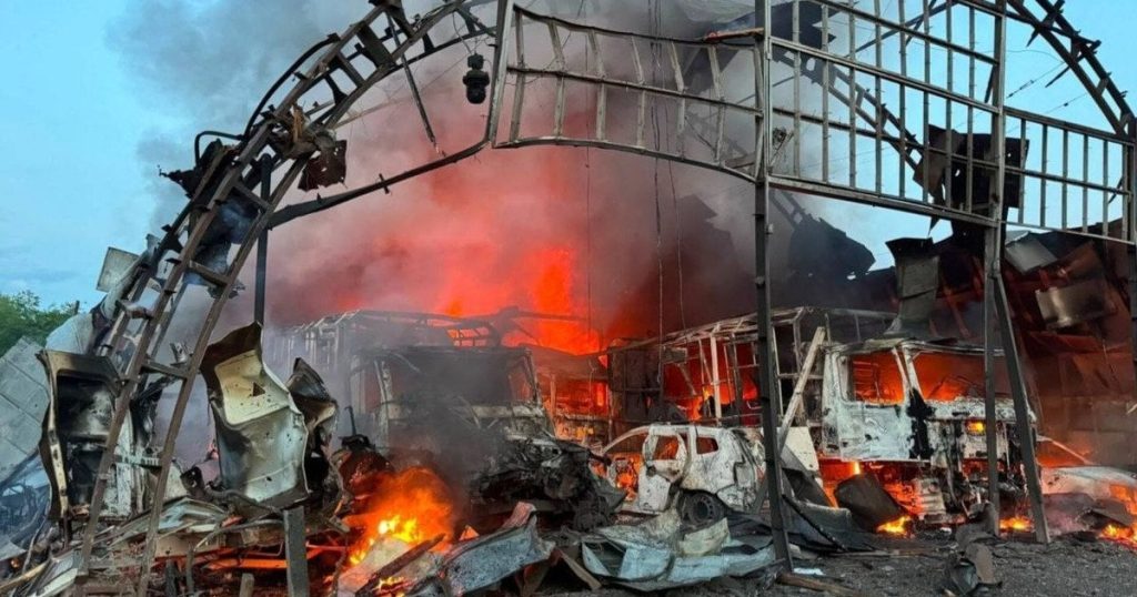 РФ вдарила по Україні з 8 напрямків, «прильоти» у кількох містах: атака досі триває — де і що летить