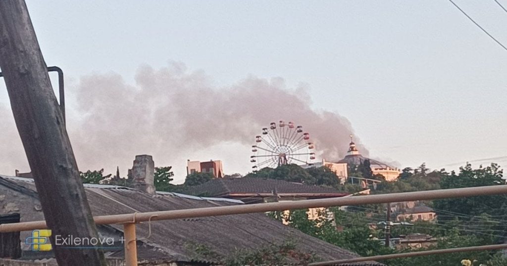 Не “Фламінго” єдиними: у Криму піднявся “вулкан” після прильоту дронів, рух поїздів зупиняють (фото, відео)