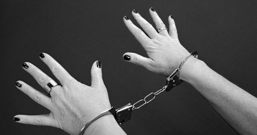 Власниця квартири в Івано-Франківську вбила знайомого вазою: чоловік стік кров’ю