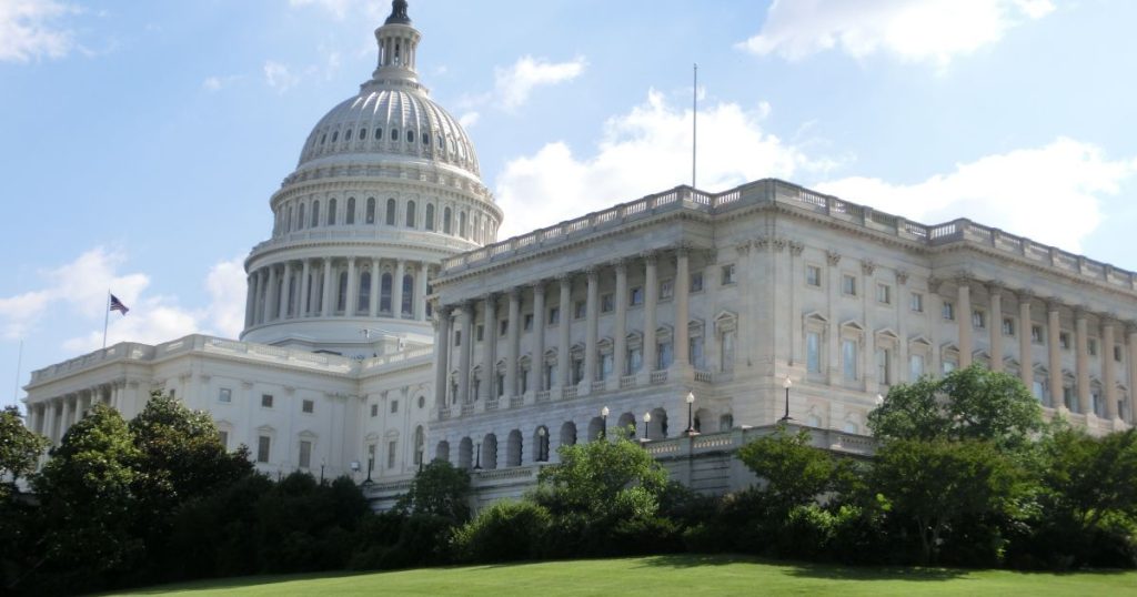 Палата представників США схвалила законопроєкт про допомогу Україні та нові санкції проти Росії