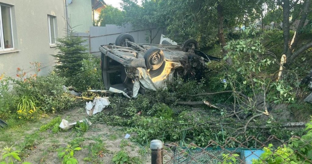 Хлопець жорстоко вбив матір, а потім на швидкості влаштував смертельну ДТП (фото, відео)