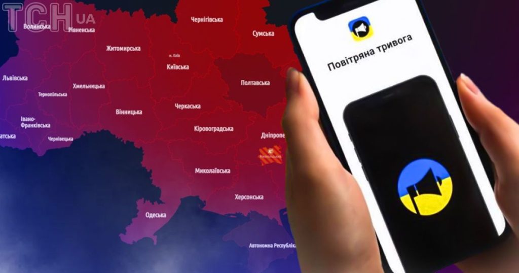 Зранку РФ запустила нову хвилю дронів: де найбільша небезпека і сталися перші вибухи (мапа)