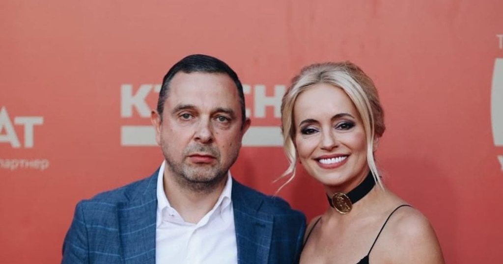 Ведуча Оксана Гутцайт показала себе в молодості та як виходила заміж 25 років тому
