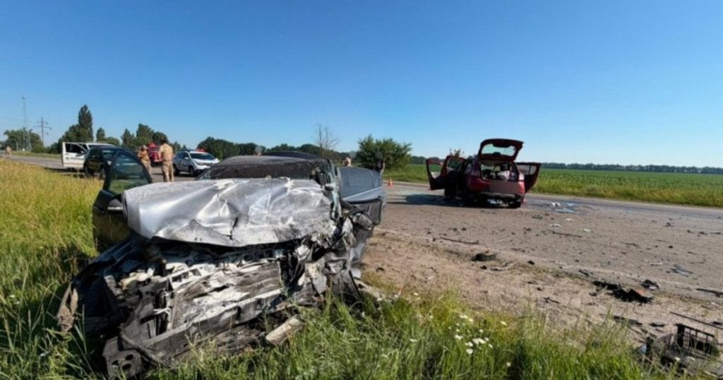 Смертельна аварія на трасі: авто зіткнулися лоб у лоб, багато загиблих