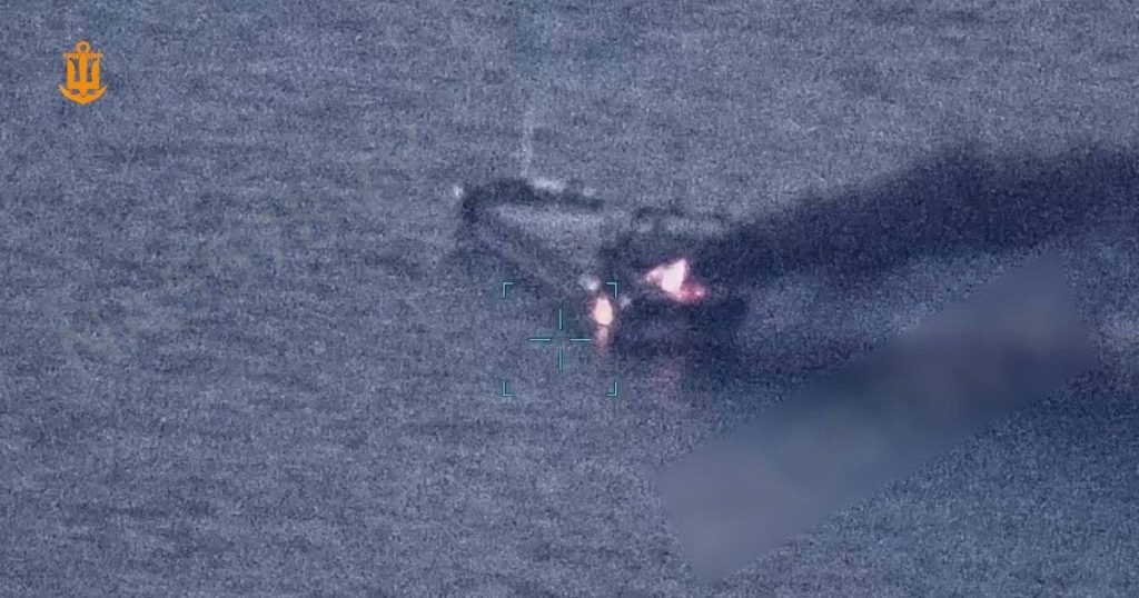 Росія атакувала цивільні судна в Чорному морі: є загиблий, ВМС провели рятувальну операцію (фото)