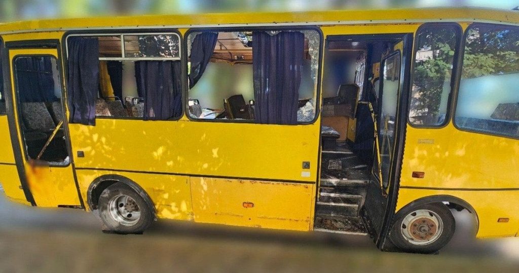 Росія вдарила просто по маршрутці з людьми в обласному центрі: є загиблі та поранені (моторошні фото)