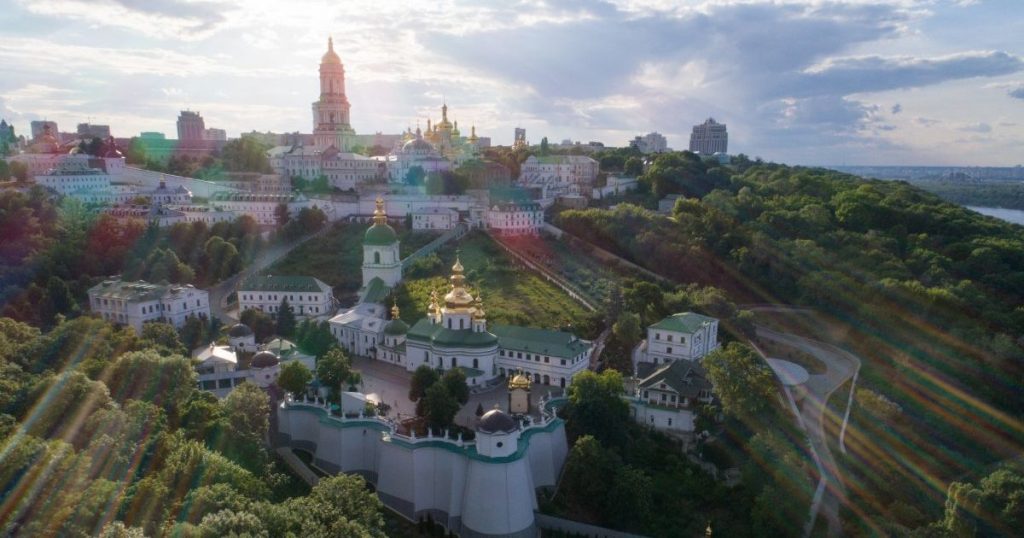 Київ розжарить до +30, але за лічені години — нове похолодання і нашестя негоди: синоптики назвали точні дати