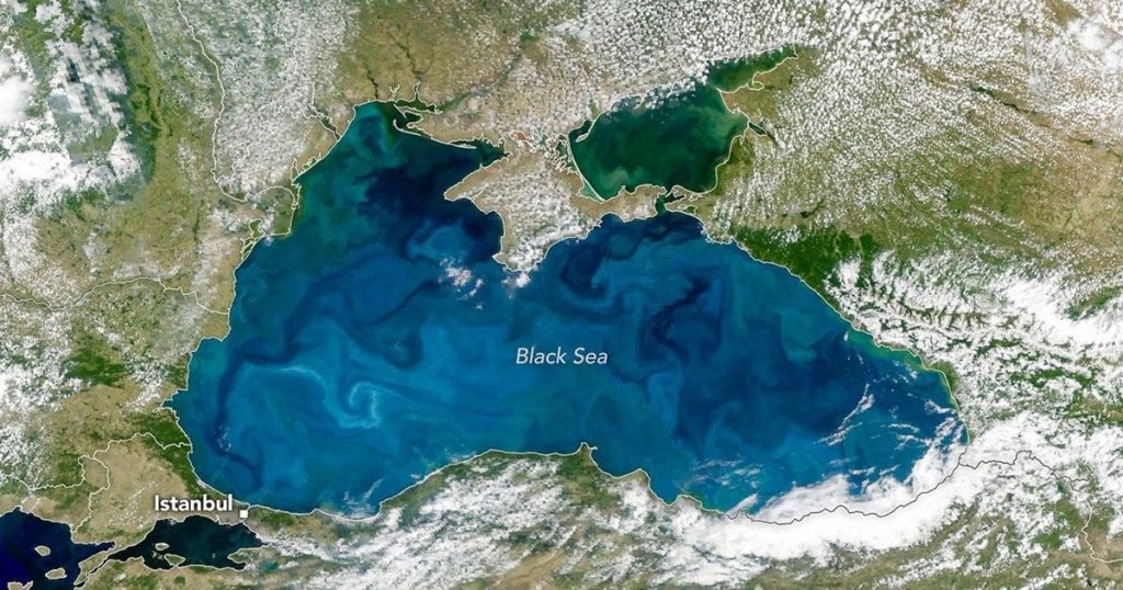 Чорне море стало бірюзовим: NASA показало незвичне явище з космосу