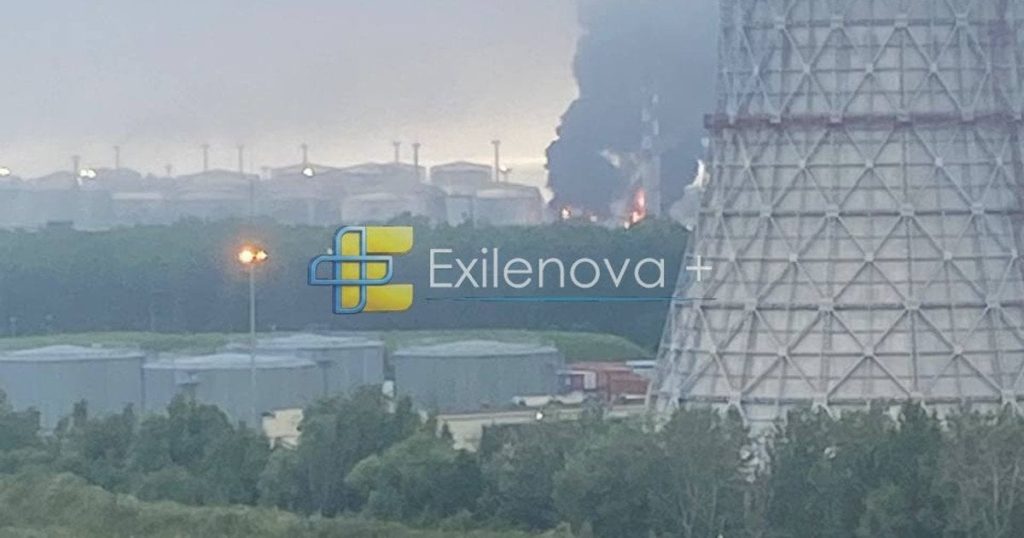 У Санкт-Петербурзі заявили про атаку дронів: повідомляють про пожежу в районі нафтового термінала (фото)