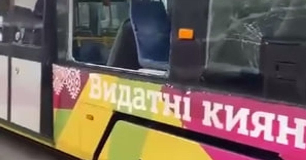 Під час удару по Києву сильно постраждало депо: багато трамваїв пошкоджено — як вони курсують