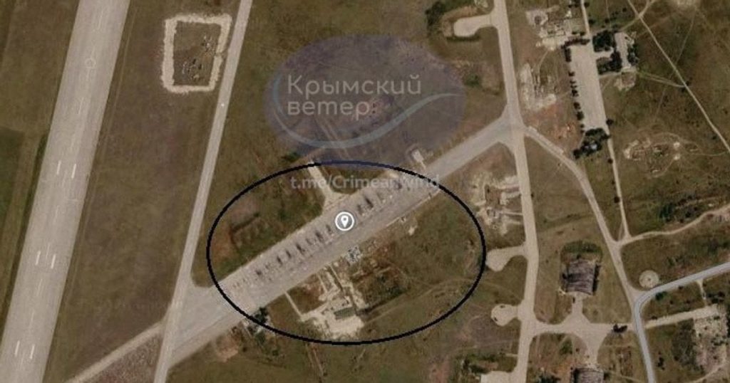 У Криму після вибухів зникло світло: повідомляють про удари в районі військового аеродрому “Гвардійське”