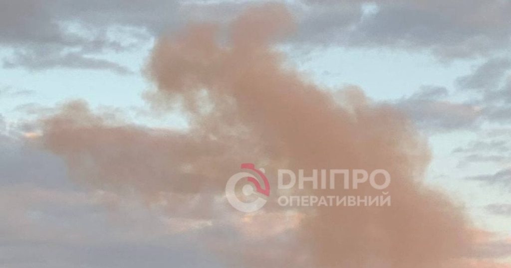 Росія атакувала Дніпро: після вибухів над містом здійнялося сильне задимлення