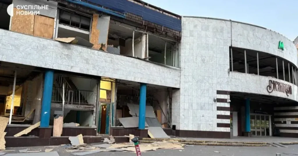 Пошкоджена вибуховою хвилею: у Києві зачинили одну зі станцій метро