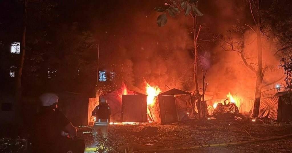Росія атакувала Одесу: виникла пожежа, пошкоджено будинки, є поранений (фото)