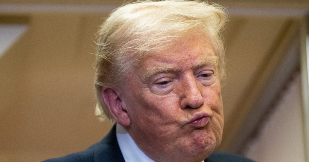 Ляпи Трампа на саміті НАТО викликали нову хвилю чуток про серйозні проблеми зі здоров’ям: у Білому домі відповіли