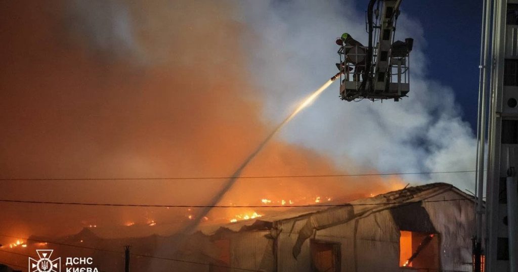 РФ завдала нового удару по Києву: що відомо про наслідки ракетної атаки (фото)