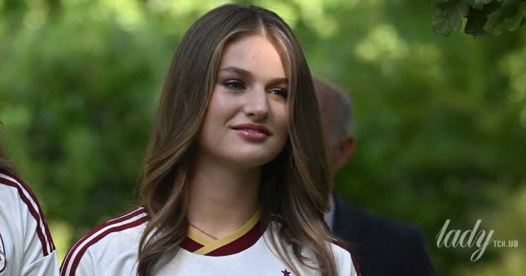 Принцеса Леонор кумедно підколола футболіста іспанської збірної на прийомі у палаці