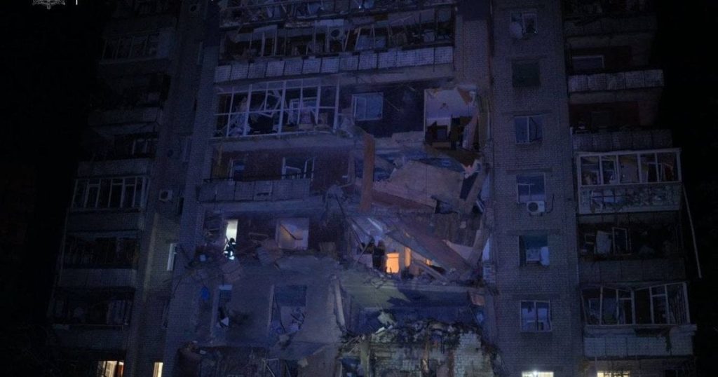 Росія вдарила по житловому будинку в Запоріжжі: Федоров показав фото наслідків атаки